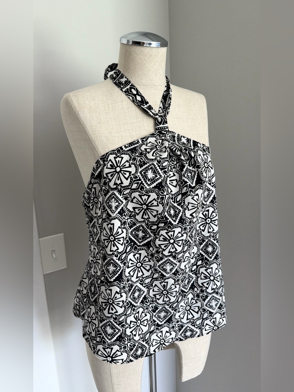 Apt. 9 Silk Women’s M Black White Geometric Halter Tie-Neck Sleeveless Top M